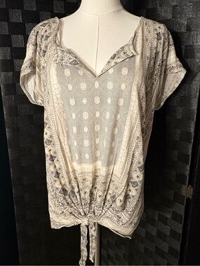 Lucky Brand Boho short sleeve v-neck top geometric tie-front